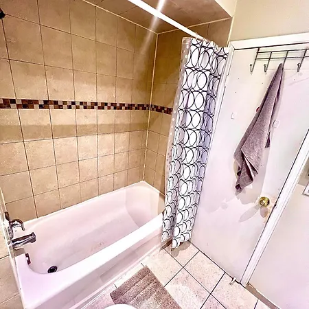 D9 Room Near Airport Brampton Exterior photo