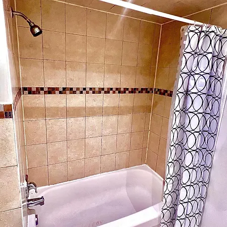 D9 Room Near Airport Brampton Exterior photo